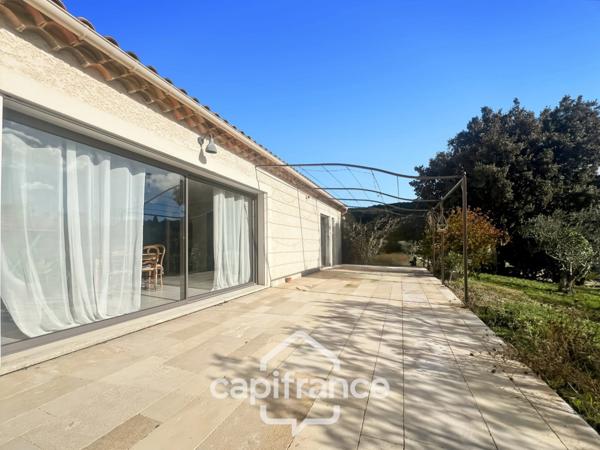 LES TAILLADES, maison individuelle de plain pied de 210 m2, en campagne, 4 chambres, sur un terrain de 2900 m2 environ, piscinene