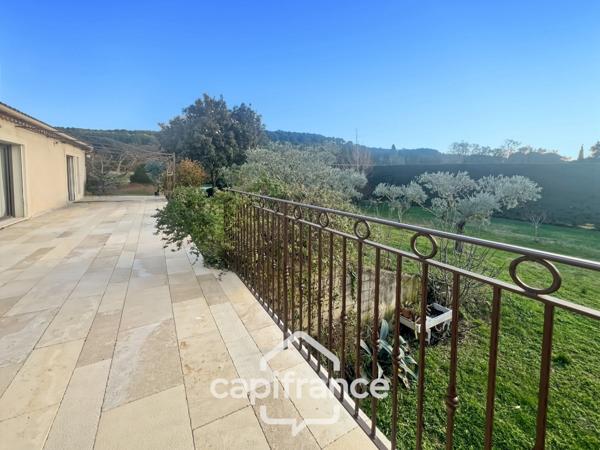 LES TAILLADES, maison individuelle de plain pied de 210 m2, en campagne, 4 chambres, sur un terrain de 2900 m2 environ, piscinene