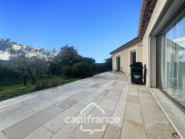 LES TAILLADES, maison individuelle de plain pied de 210 m2, en campagne, 4 chambres, sur un terrain de 2900 m2 environ, piscinene