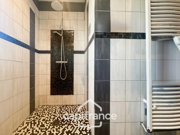 LES TAILLADES, maison individuelle de plain pied de 210 m2, en campagne, 4 chambres, sur un terrain de 2900 m2 environ, piscinene