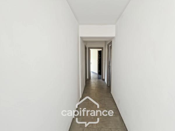 LES TAILLADES, maison individuelle de plain pied de 210 m2, en campagne, 4 chambres, sur un terrain de 2900 m2 environ, piscinene