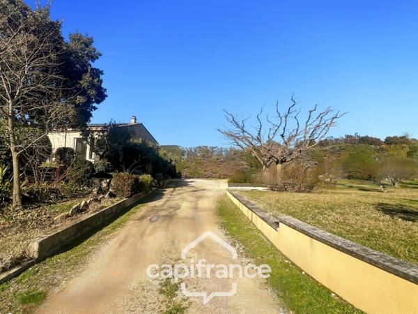 LES TAILLADES, maison individuelle de plain pied de 210 m2, en campagne, 4 chambres, sur un terrain de 2900 m2 environ, piscinene