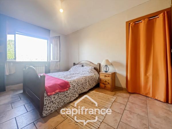 LES TAILLADES, maison individuelle de plain pied de 210 m2, en campagne, 4 chambres, sur un terrain de 2900 m2 environ, piscinene