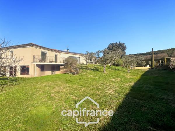 LES TAILLADES, maison individuelle de plain pied de 210 m2, en campagne, 4 chambres, sur un terrain de 2900 m2 environ, piscinene