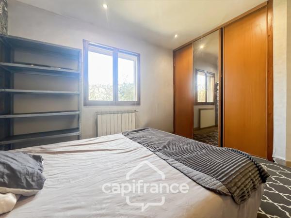 LES TAILLADES, maison individuelle de plain pied de 210 m2, en campagne, 4 chambres, sur un terrain de 2900 m2 environ, piscinene