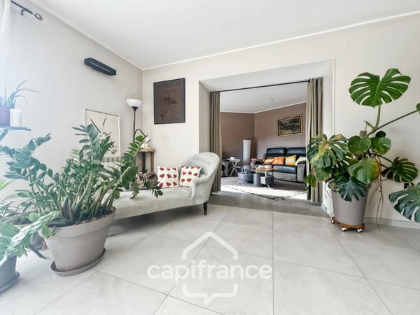 LES TAILLADES, maison individuelle de plain pied de 210 m2, en campagne, 4 chambres, sur un terrain de 2900 m2 environ, piscinene