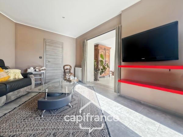 LES TAILLADES, maison individuelle de plain pied de 210 m2, en campagne, 4 chambres, sur un terrain de 2900 m2 environ, piscinene