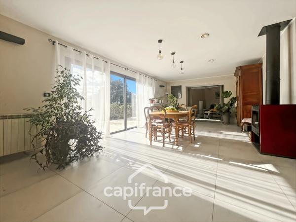 LES TAILLADES, maison individuelle de plain pied de 210 m2, en campagne, 4 chambres, sur un terrain de 2900 m2 environ, piscinene