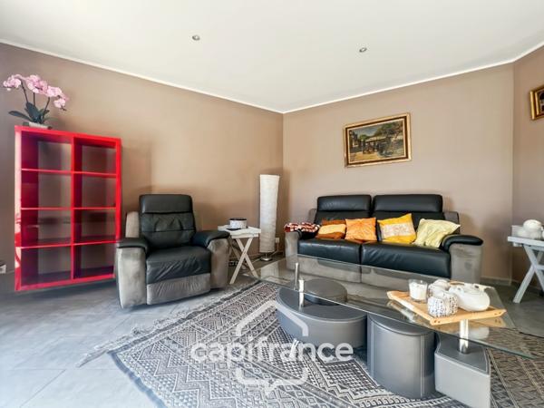 LES TAILLADES, maison individuelle de plain pied de 210 m2, en campagne, 4 chambres, sur un terrain de 2900 m2 environ, piscinene