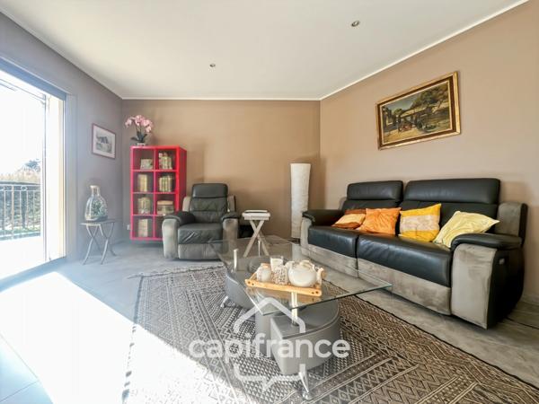 LES TAILLADES, maison individuelle de plain pied de 210 m2, en campagne, 4 chambres, sur un terrain de 2900 m2 environ, piscinene