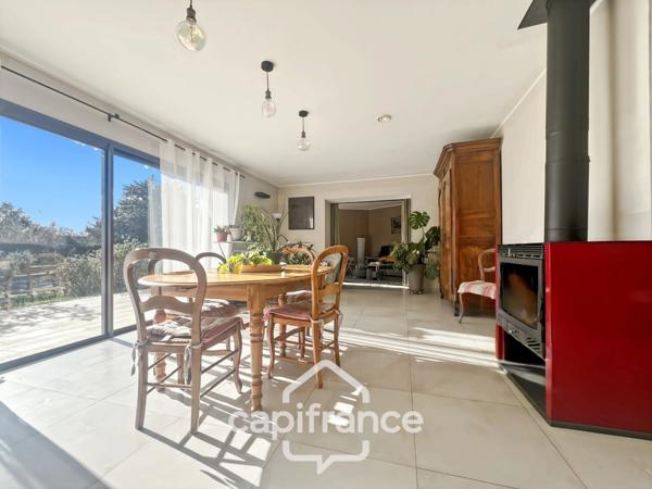 LES TAILLADES, maison individuelle de plain pied de 210 m2, en campagne, 4 chambres, sur un terrain de 2900 m2 environ, piscinene
