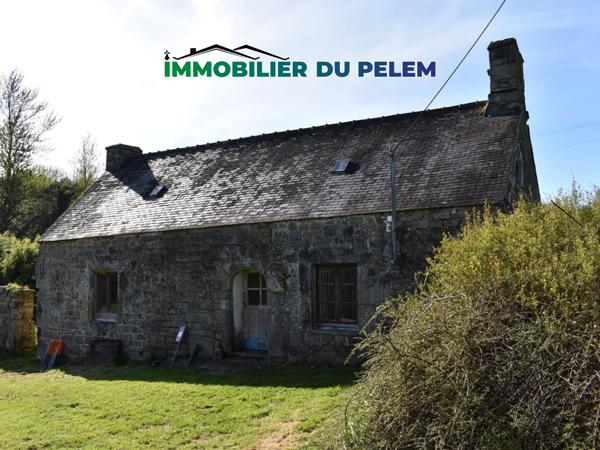 Glomel (22110) Maison de campagne avec dépendances, jardin et vue panoramique sur étang.