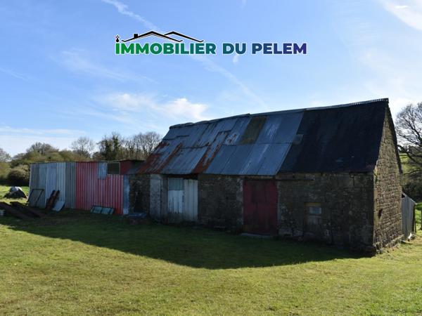Glomel (22110) Maison de campagne avec dépendances, jardin et vue panoramique sur étang.