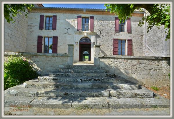 Dpt Lot et Garonne (47), à vendre proche d' AGEN Propriété P8 de 385 m² plus dépendances de 400 M2- Terrain d'une Hectare