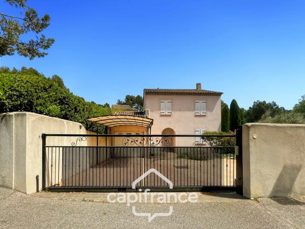 Bienvenue dans votre nouvelle villa familiale et élégante  au Domaine et golf de Pont royal, 4 chambres, 110 m2 , jardin 556 m2