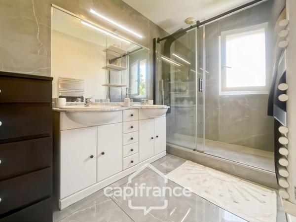 Bienvenue dans votre nouvelle villa familiale et élégante  au Domaine et golf de Pont royal, 4 chambres, 110 m2 , jardin 556 m2