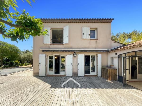 Bienvenue dans votre nouvelle villa familiale et élégante  au Domaine et golf de Pont royal, 4 chambres, 110 m2 , jardin 556 m2