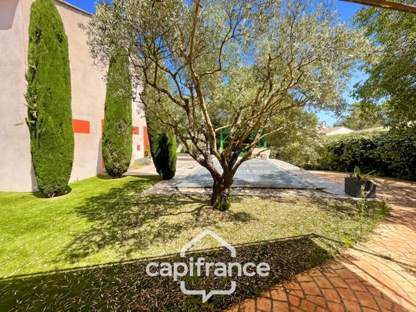 Bienvenue dans votre nouvelle villa familiale et élégante  au Domaine et golf de Pont royal, 4 chambres, 110 m2 , jardin 556 m2