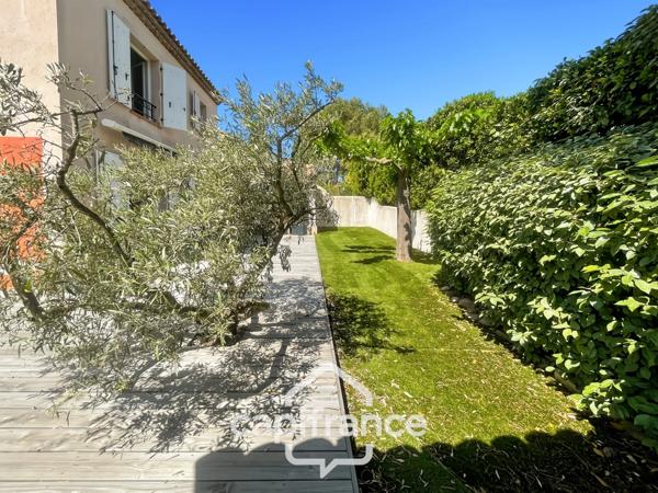 Bienvenue dans votre nouvelle villa familiale et élégante  au Domaine et golf de Pont royal, 4 chambres, 110 m2 , jardin 556 m2
