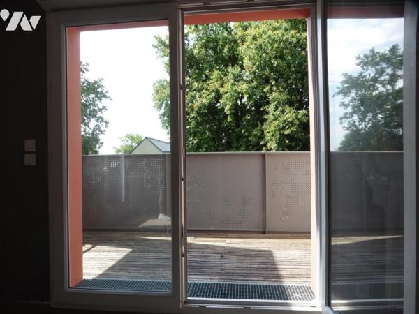 LA CHAPELLE SUR ERDRE, appartement centre ville, type 3 au deuxième étage, balcon et garage fermé