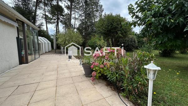 Maison familiale avec grand terrain, piscine et double garage à Bazas