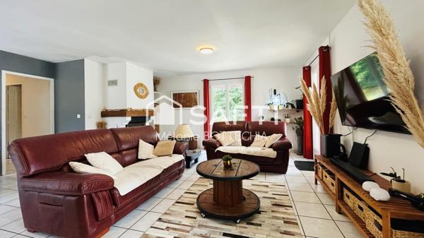 Maison familiale avec grand terrain, piscine et double garage à Bazas