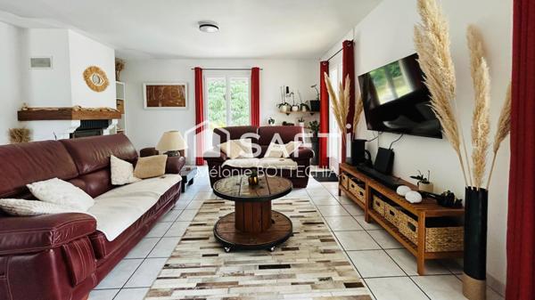 Maison familiale avec grand terrain, piscine et double garage à Bazas