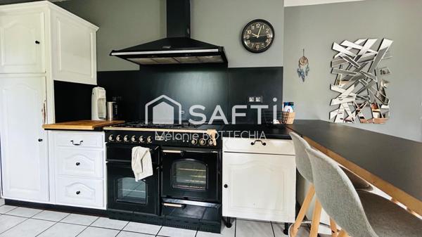 Maison familiale avec grand terrain, piscine et double garage à Bazas