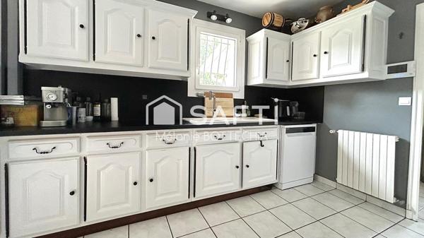 Maison familiale avec grand terrain, piscine et double garage à Bazas