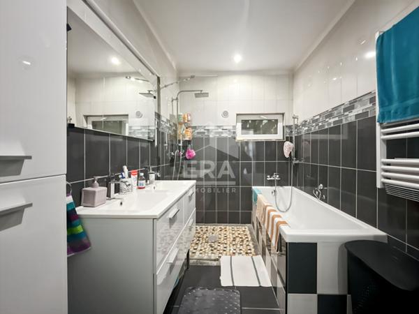 À Vendre T2 65M2 clés en main et 300M2 d'extérieur le village des caillols 13012