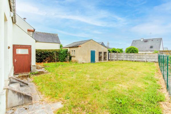 Saint-Pierre-la-Cour (53410) Maison de 63m² mitoyenne de caractère à rénover, terrain spacieux, exclusivité Saint Pierre la Cour !