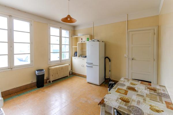 Saint-Pierre-la-Cour (53410) Maison de 63m² mitoyenne de caractère à rénover, terrain spacieux, exclusivité Saint Pierre la Cour !