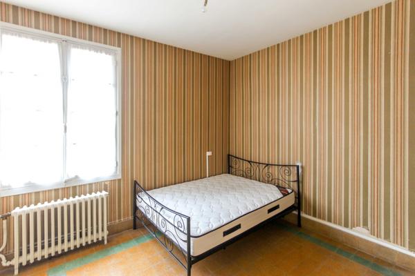 Saint-Pierre-la-Cour (53410) Maison de 63m² mitoyenne de caractère à rénover, terrain spacieux, exclusivité Saint Pierre la Cour !