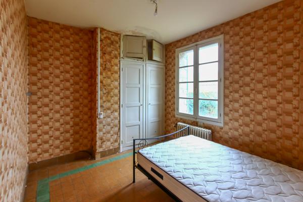 Saint-Pierre-la-Cour (53410) Maison de 63m² mitoyenne de caractère à rénover, terrain spacieux, exclusivité Saint Pierre la Cour !