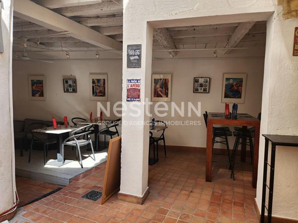 Immeuble de rapport à vendre hyper-centre Arles avec local commercial, caves voûtées et studios