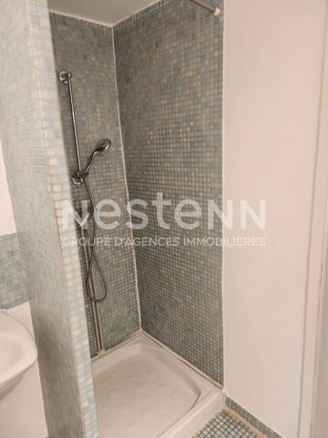 Immeuble de rapport à vendre hyper-centre Arles avec local commercial, caves voûtées et studios