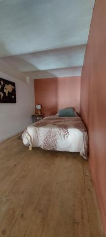 30.GARD.NIMES.Charmant studio en duplex avec terrasse, quartier Notre-Dame