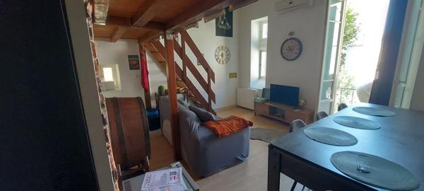 30.GARD.NIMES.Charmant studio en duplex avec terrasse, quartier Notre-Dame