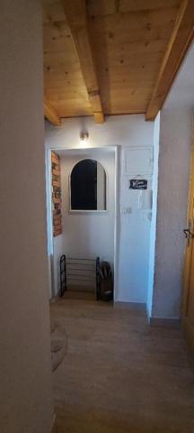 30.GARD.NIMES.Charmant studio en duplex avec terrasse, quartier Notre-Dame