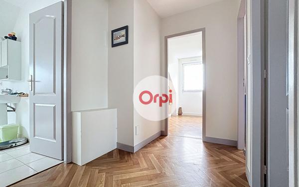 Maison à vendre    6 pièces •  Ambon