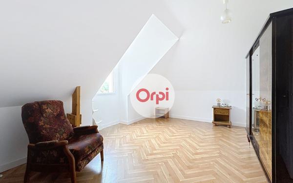 Maison à vendre    6 pièces •  Ambon