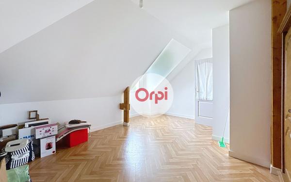 Maison à vendre    6 pièces •  Ambon