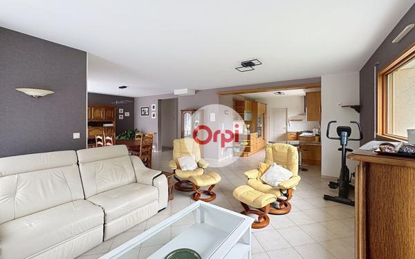 Maison à vendre    6 pièces •  Ambon