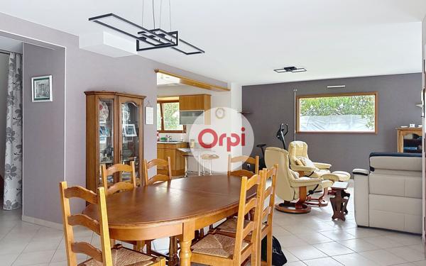 Maison à vendre    6 pièces •  Ambon