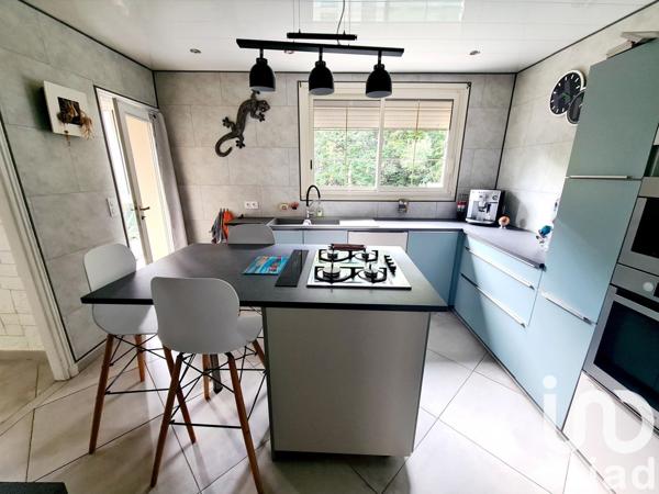 Maison 6 pièces de 156 m² à Burlats (81100)