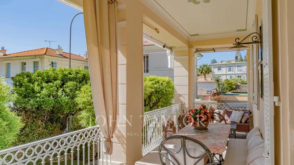 BEAULIEU CENTRE VILLE - APPARTEMENT BOURGEOIS - 6 PIECES- TERRASSE - JARDIN