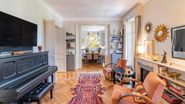 BEAULIEU CENTRE VILLE - APPARTEMENT BOURGEOIS - 6 PIECES- TERRASSE - JARDIN