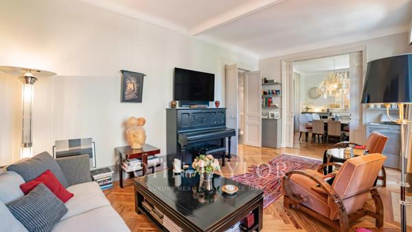 BEAULIEU CENTRE VILLE - APPARTEMENT BOURGEOIS - 6 PIECES- TERRASSE - JARDIN