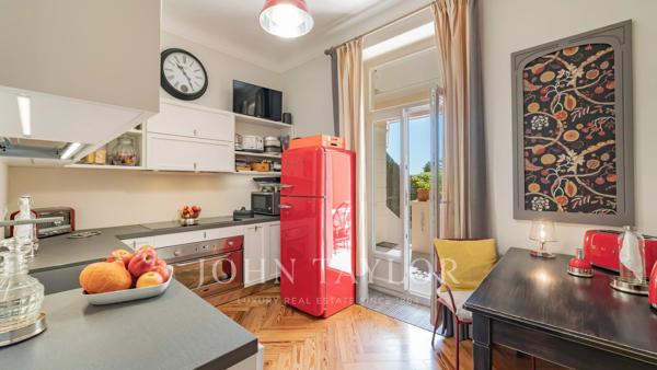 BEAULIEU CENTRE VILLE - APPARTEMENT BOURGEOIS - 6 PIECES- TERRASSE - JARDIN