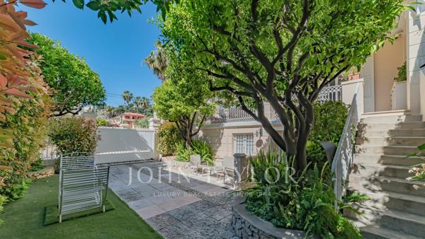 BEAULIEU CENTRE VILLE - APPARTEMENT BOURGEOIS - 6 PIECES- TERRASSE - JARDIN